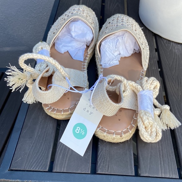 A new day cream lace up sandals   New - Picture 6 of 6